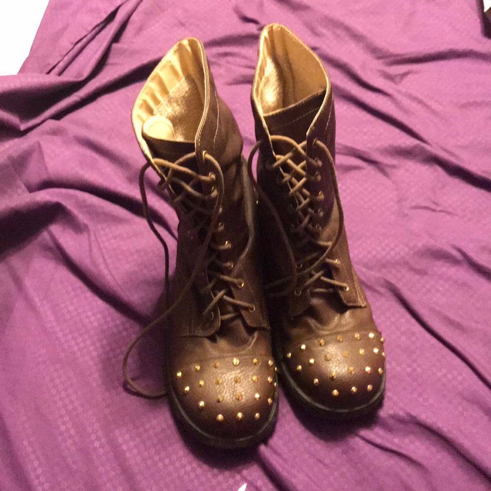 Brown boots with spikes